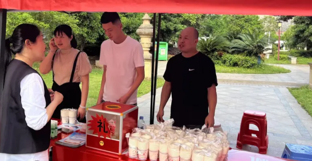 節(jié)水宣傳進(jìn)社區(qū)，貼心守護(hù)“水”安全——和濟(jì)水務(wù)開展“便民服務(wù)進(jìn)社區(qū)”主題活動(dòng)